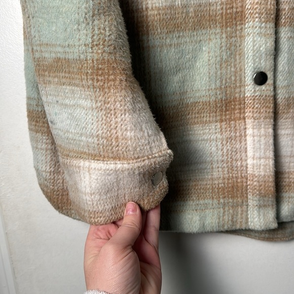 Gray Bandit Mint Green & Tan Soft Plaid Shacket Size Medium - Picture 3 of 8